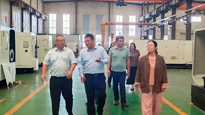 Xaricdən gələn müştərilər, yerində yoxlama üçün Qiansheng Ağır Sənaye Fabrikini ziyarət edirlər